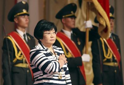 奧通巴耶娃正式就職 吉爾吉斯斯坦誕生首位女總統(tǒng)
