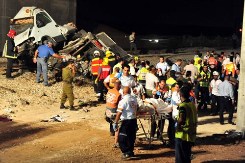 以色列南部火車汽車相撞造成7死20傷(圖)