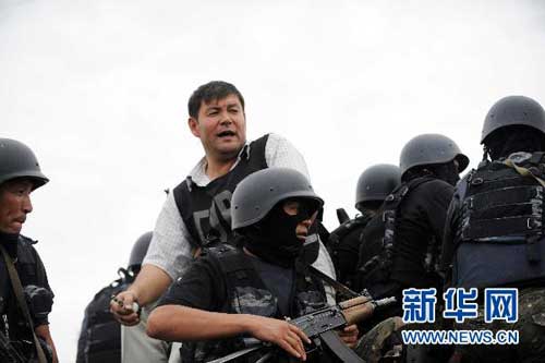 吉爾吉斯斯坦首都數(shù)千人集會譴責(zé)臨時政府