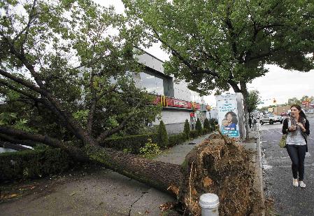 紐約接連遭兩場(chǎng)龍卷風(fēng)襲擊 一人死亡多棟建筑損毀