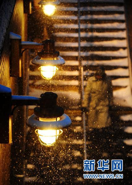 紐約遭暴風(fēng)雪襲擊 部分地區(qū)能見(jiàn)度為零