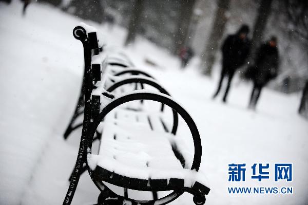 紐約遭暴風(fēng)雪襲擊 部分地區(qū)能見(jiàn)度為零