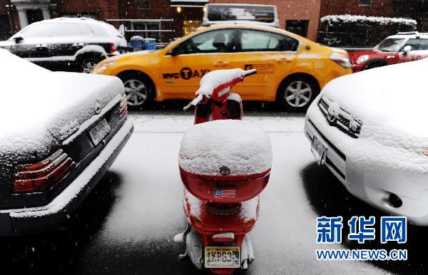 紐約遭暴風(fēng)雪襲擊 部分地區(qū)能見(jiàn)度為零