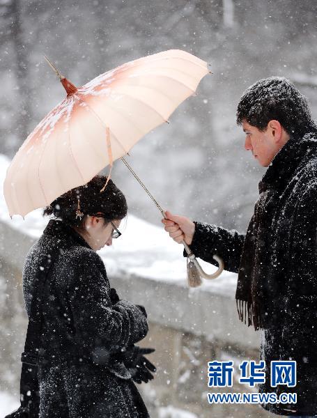 紐約遭暴風(fēng)雪襲擊 部分地區(qū)能見度為零