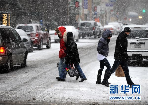 紐約遭暴風(fēng)雪襲擊 部分地區(qū)能見度為零