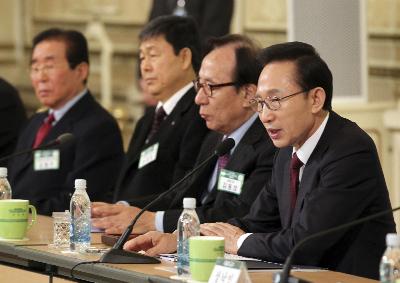 李明博態(tài)度有變 提出愿通過(guò)六方會(huì)談解決半島危機(jī)