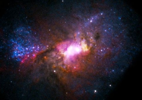 “天文版”先有雞還是先有蛋？美科學家發(fā)現(xiàn)矮星系附近存在超級黑洞