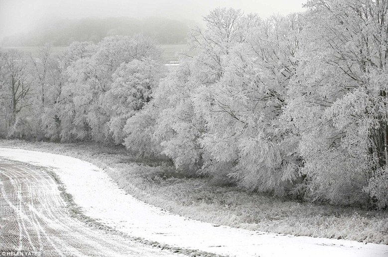英國(guó)美麗雪景如天然圣誕賀卡