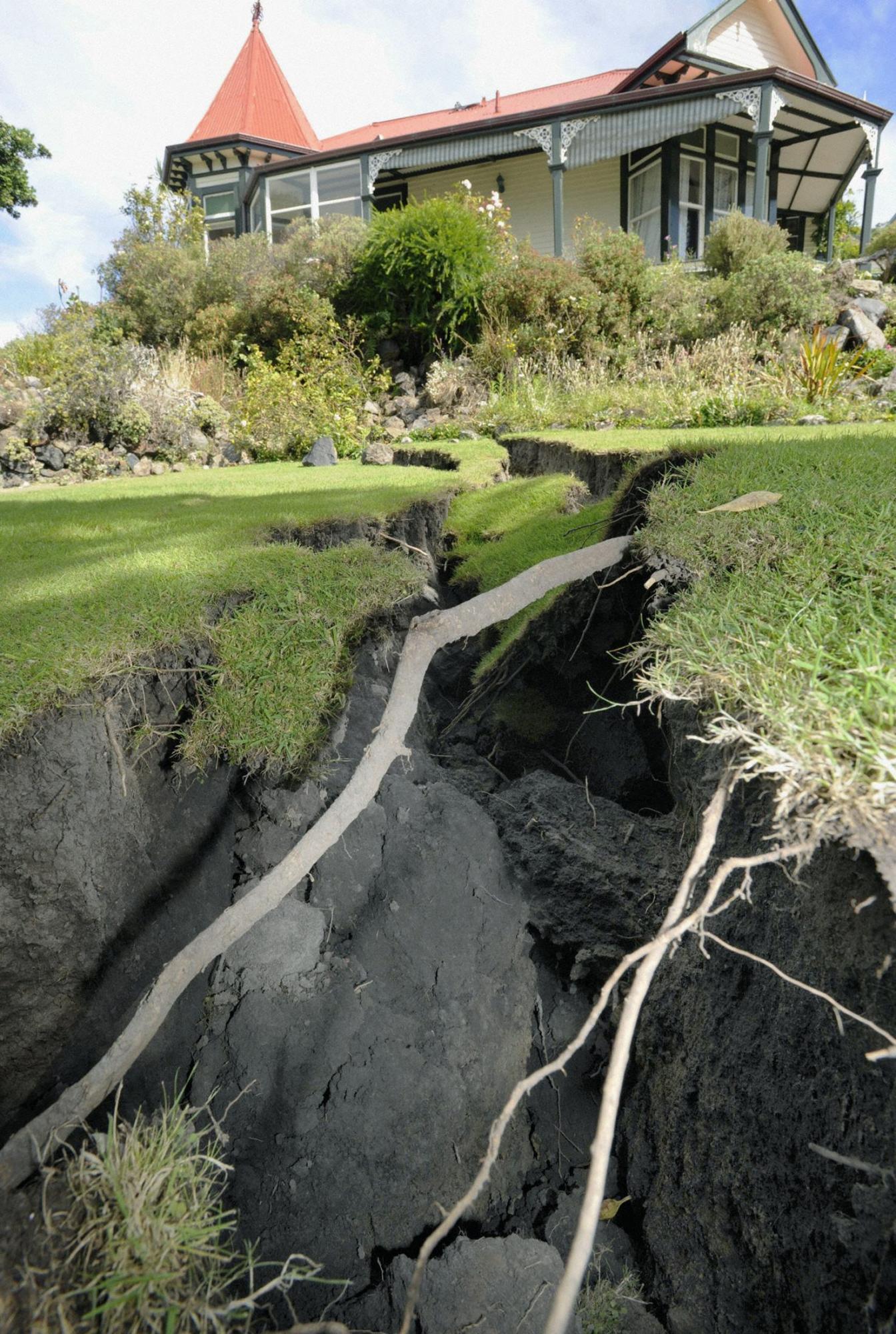 新西蘭地震148人遇難 遺體下葬開(kāi)始
