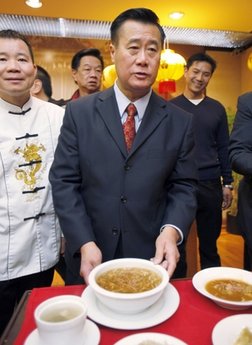 美國加州擬立法禁止魚翅交易 引發(fā)華裔居民熱議