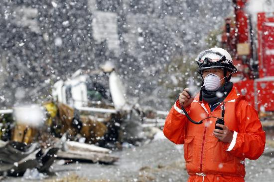 組圖：日本仙臺(tái)災(zāi)區(qū)天降大雪 救災(zāi)工作仍井然有序