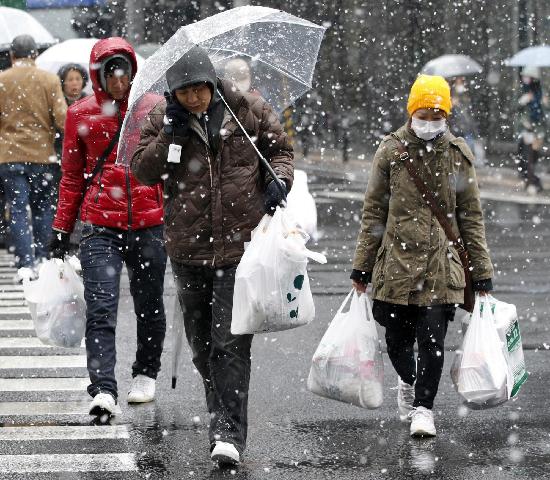 組圖：日本仙臺(tái)災(zāi)區(qū)天降大雪 救災(zāi)工作仍井然有序