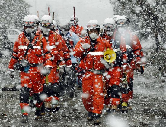 組圖：日本仙臺(tái)災(zāi)區(qū)天降大雪 救災(zāi)工作仍井然有序