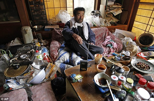 日本地震近一個(gè)月奇跡頻現(xiàn) 75歲老翁獲救、“雞堅(jiān)強(qiáng)”生還