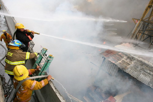 菲律賓首都大馬尼拉地區(qū)馬卡蒂市火災現場
