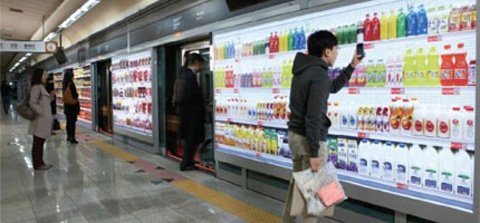 韓國電子版超市進(jìn)駐地鐵站 等車時(shí)可輕松完成購物