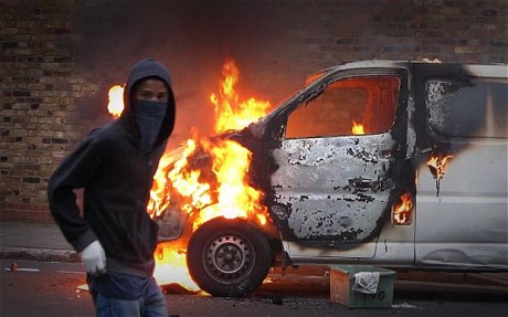 英兩男子因發(fā)表煽動騷亂言論獲刑4年 警方權(quán)限或擴(kuò)大