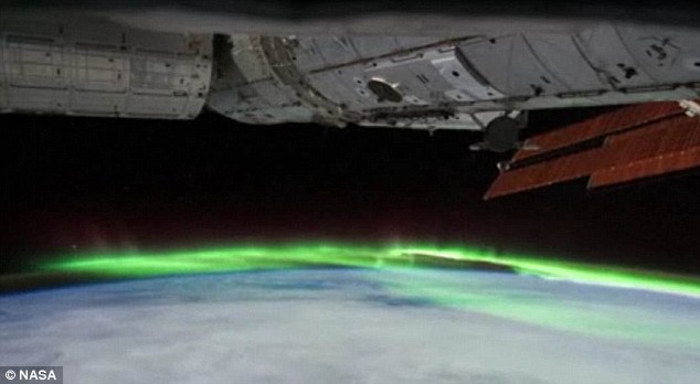 圖：國(guó)際空間站宇航員拍下絢麗南極光