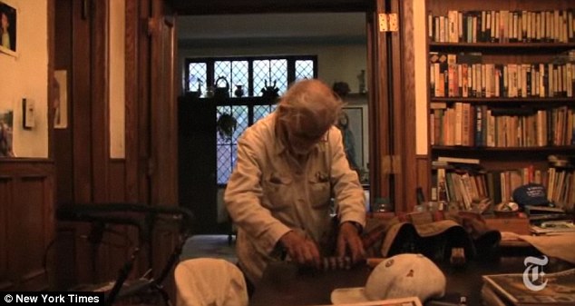 美97歲喜劇演員住豪宅當(dāng)乞丐 堅持17年只為慈善