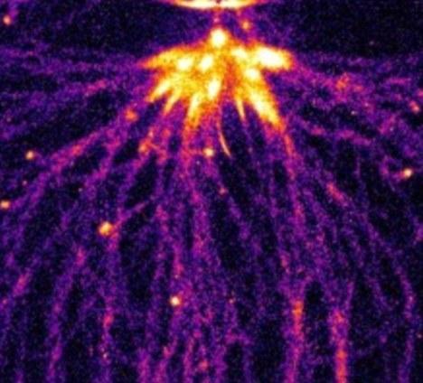 以科學(xué)家發(fā)現(xiàn)外太空存在“精靈”閃電 或?yàn)橥庑巧糇C