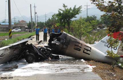 韓國“鷹”式教練機墜毀 兩名飛行員喪生