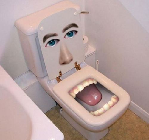 “長號(hào)、棺材、紅唇大嘴” 全球另類廁所造型令人捧腹
