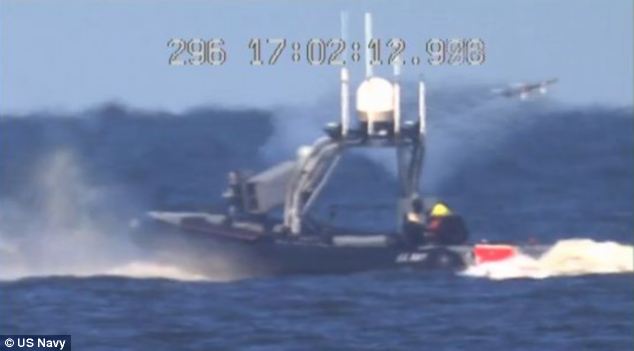 美國(guó)海軍首次測(cè)試無人駕駛船只遠(yuǎn)程發(fā)射導(dǎo)彈