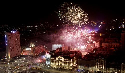 悉尼炫彩焰火、時代廣場倒計時 世界各地喜迎新年