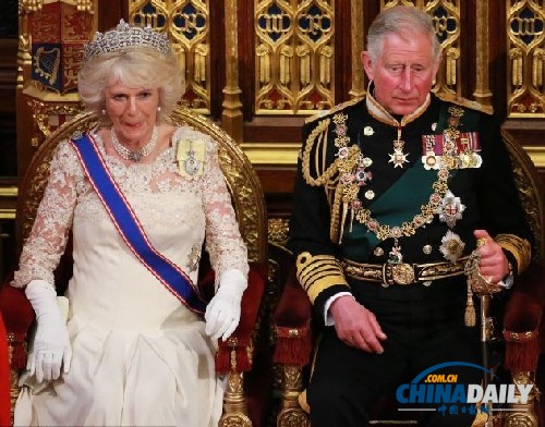 英女王國(guó)會(huì)大典講話屢出錯(cuò) 卡米拉扮相似王后