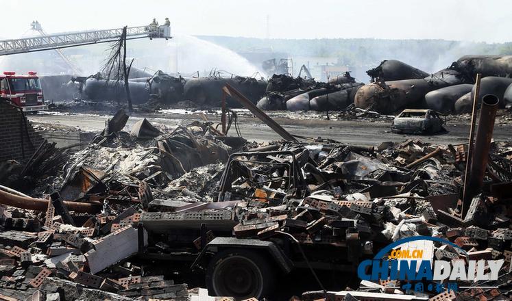 組圖：加拿大油罐車出軌爆炸五死數(shù)十傷 總理趕赴現(xiàn)場