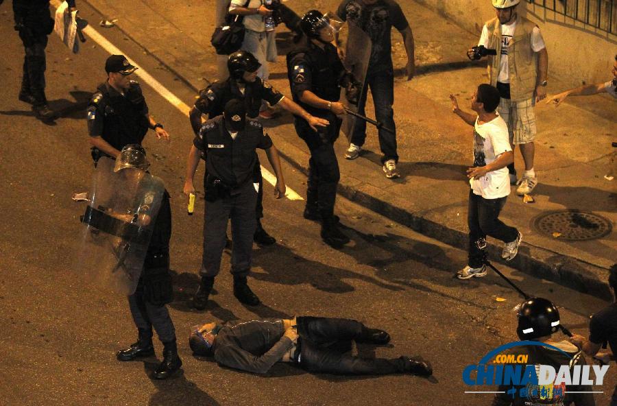 組圖：巴西民眾抗議羅馬教皇來訪 警方動用催淚彈發(fā)生沖突
