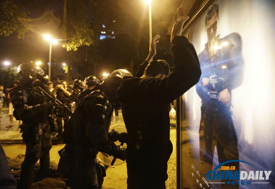 組圖：巴西民眾抗議羅馬教皇來訪 警方動(dòng)用催淚彈發(fā)生沖突