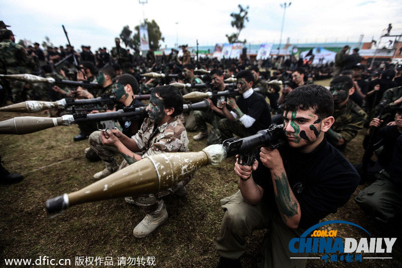 巴勒斯坦學生軍事訓練畢業(yè)式 有模有樣不輸真士兵