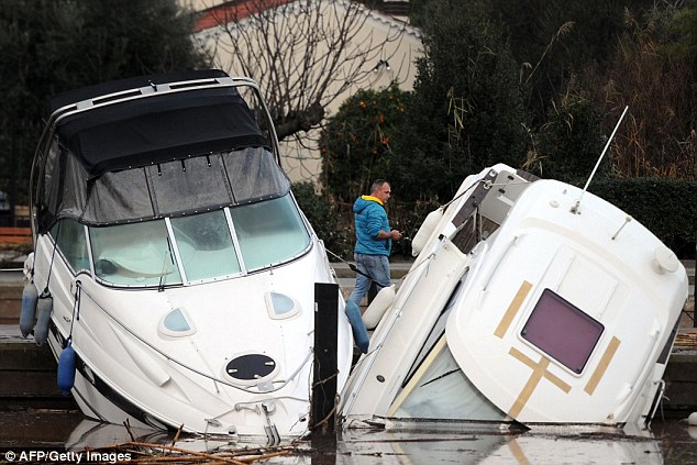法國(guó)南部暴雨引發(fā)洪災(zāi) 2人死亡數(shù)千人受影響