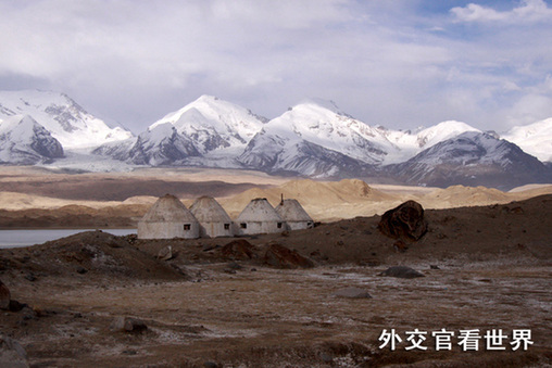 神秘的帕米爾高原組圖－5雪山湖邊的氈房（優(yōu)秀獎）