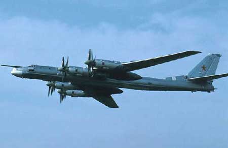俄空軍演習(xí)亮看家本領(lǐng)