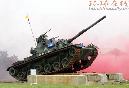 臺軍CM11主力戰(zhàn)車進行多項目操演