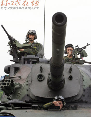 臺軍CM11主力戰(zhàn)車進行多項目操演