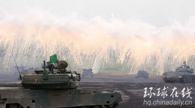 日本自衛(wèi)隊舉行軍演