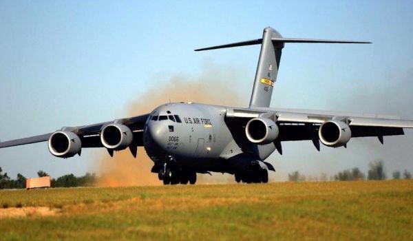 英空軍C-17運(yùn)輸機(jī)