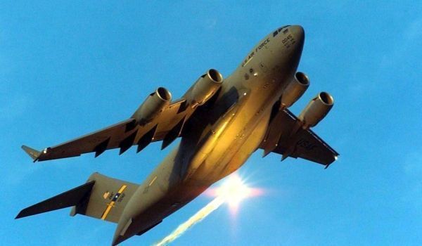 英空軍C-17運(yùn)輸機(jī)