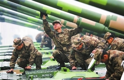 南京軍區(qū)某集團軍點驗兩棲突擊車裝備
