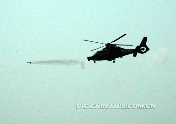 沈陽軍區(qū)數(shù)十架直升機實施嚴寒條件遠程突擊