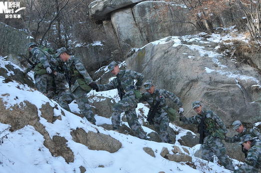 濟南軍區(qū)某裝甲旅冬季野營演練16種戰(zhàn)術