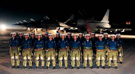殲10注重與“藍(lán)軍”3代機(jī)對(duì)抗 夜航訓(xùn)練50％