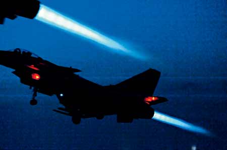 殲10注重與“藍(lán)軍”3代機(jī)對(duì)抗 夜航訓(xùn)練50％
