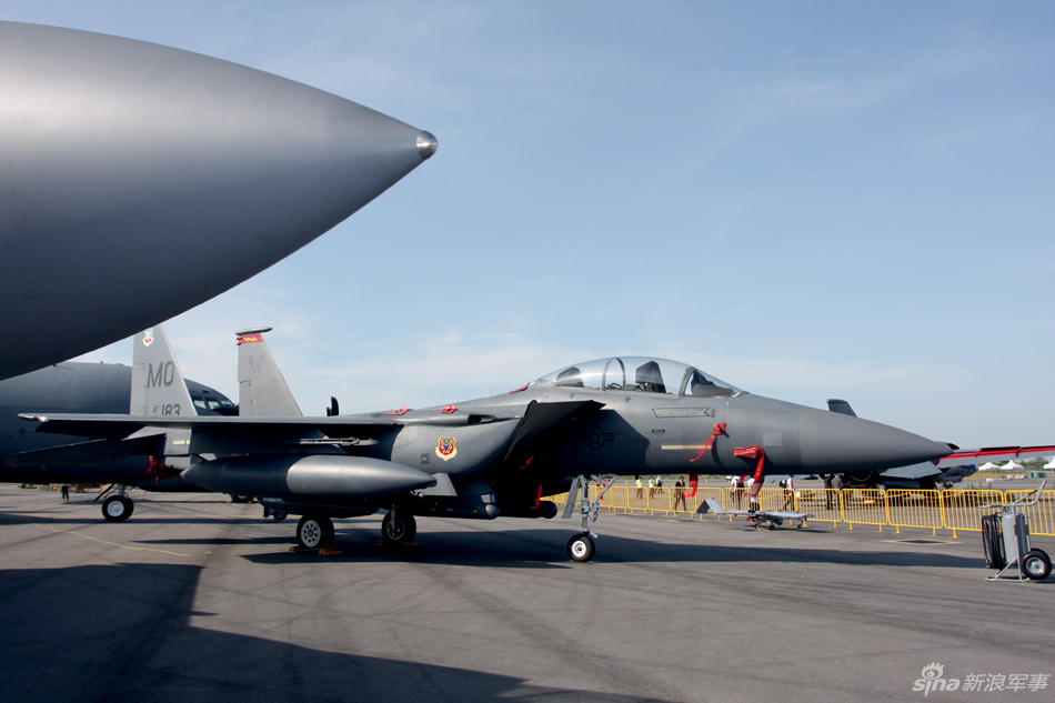 美國空軍展示兩架F－15E攻擊鷹戰(zhàn)斗轟炸機(jī)