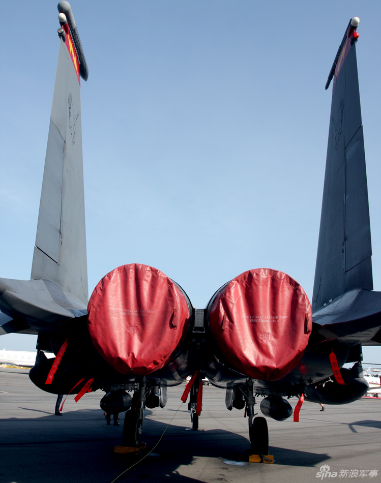 美國(guó)空軍展示兩架F－15E攻擊鷹戰(zhàn)斗轟炸機(jī)