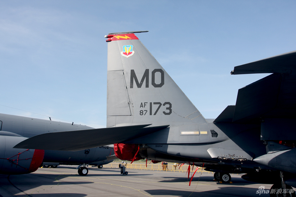 美國(guó)空軍展示兩架F－15E攻擊鷹戰(zhàn)斗轟炸機(jī)