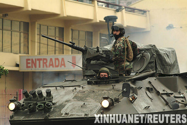 智利政府向災(zāi)區(qū)增派軍隊維持秩序[組圖]